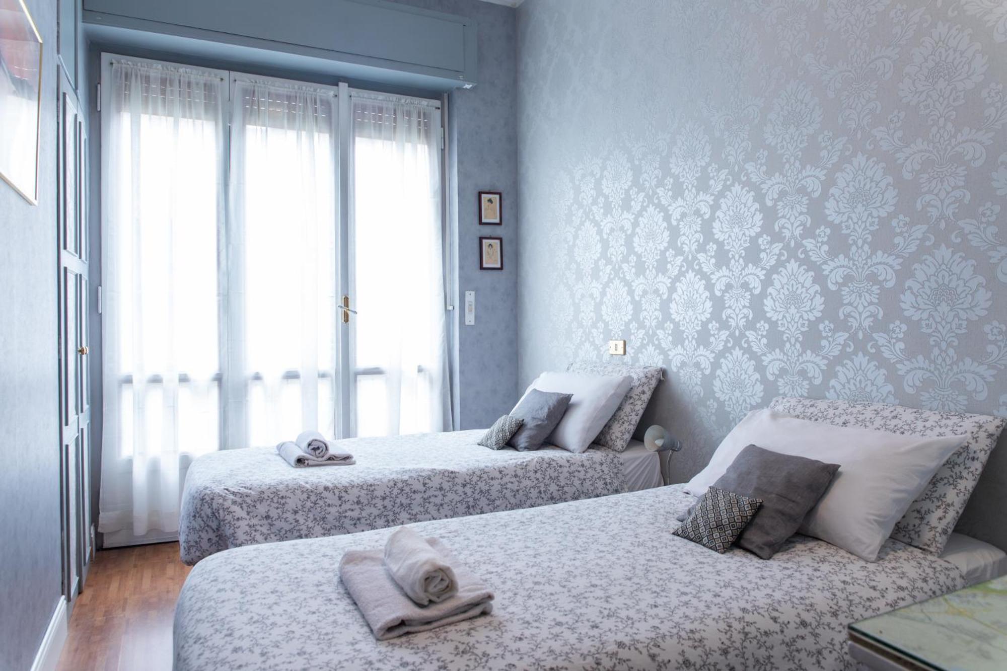 Duomo Walking Distance Elegant Flat With View Apartment Milan Exterior photo